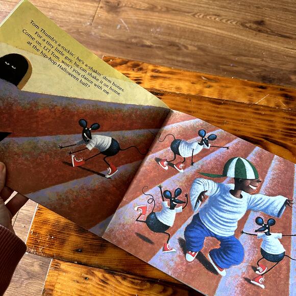 Vintage 1998 Shake Dem Halloween Bones Paperback Book - Picture 4 of 8